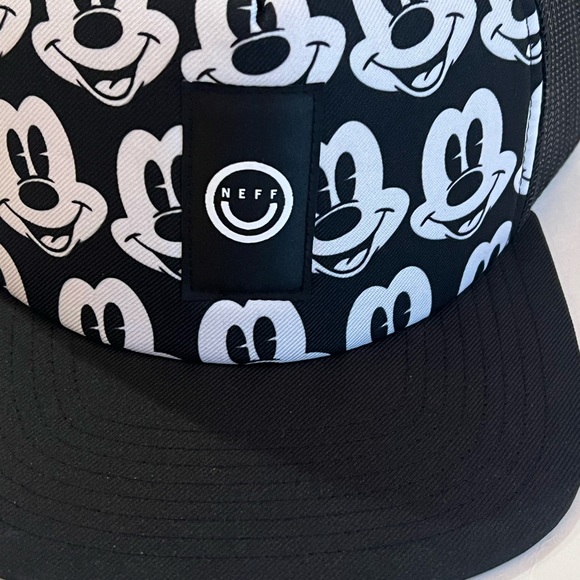 Disney Neff Black White Mickey Mouse Faces Hat - Picture 2 of 5